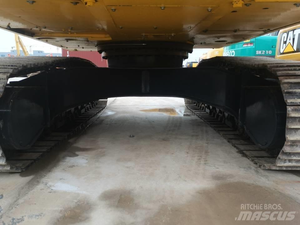 Komatsu PC 220-8 حفارات زحافة
