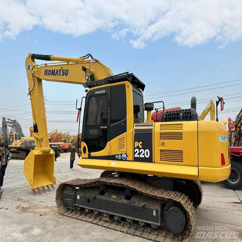 Komatsu PC 220-8 حفارات زحافة