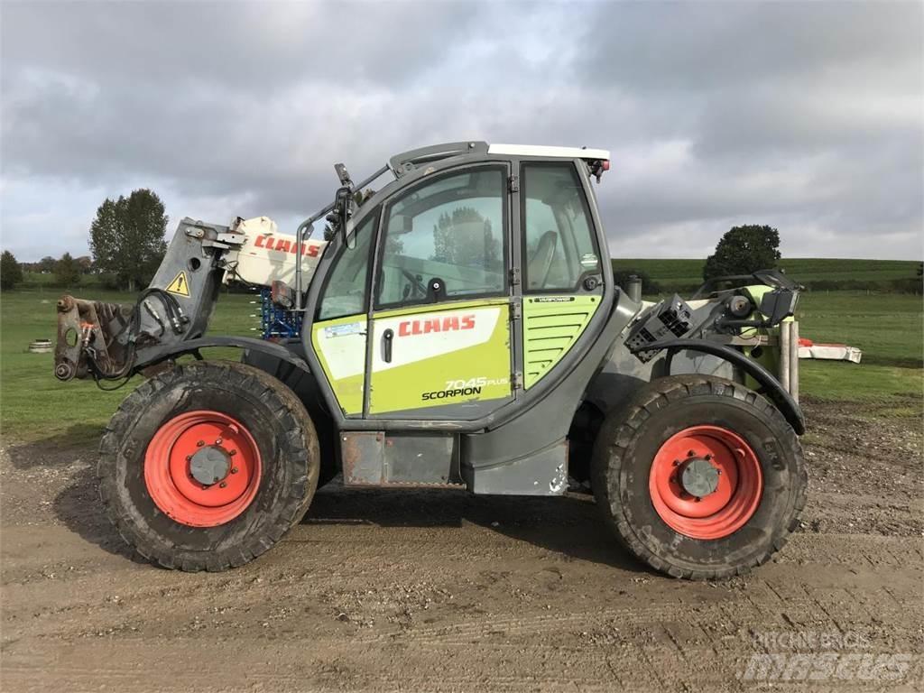 CLAAS 7045 Plus معدات مناولة لأغراض الزراعة