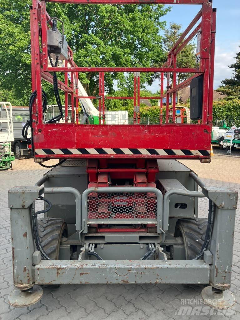 SkyJack SJ 6832 RT رافعات مقصية الشكل