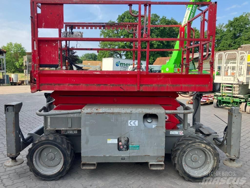 SkyJack SJ 6832 RT رافعات مقصية الشكل