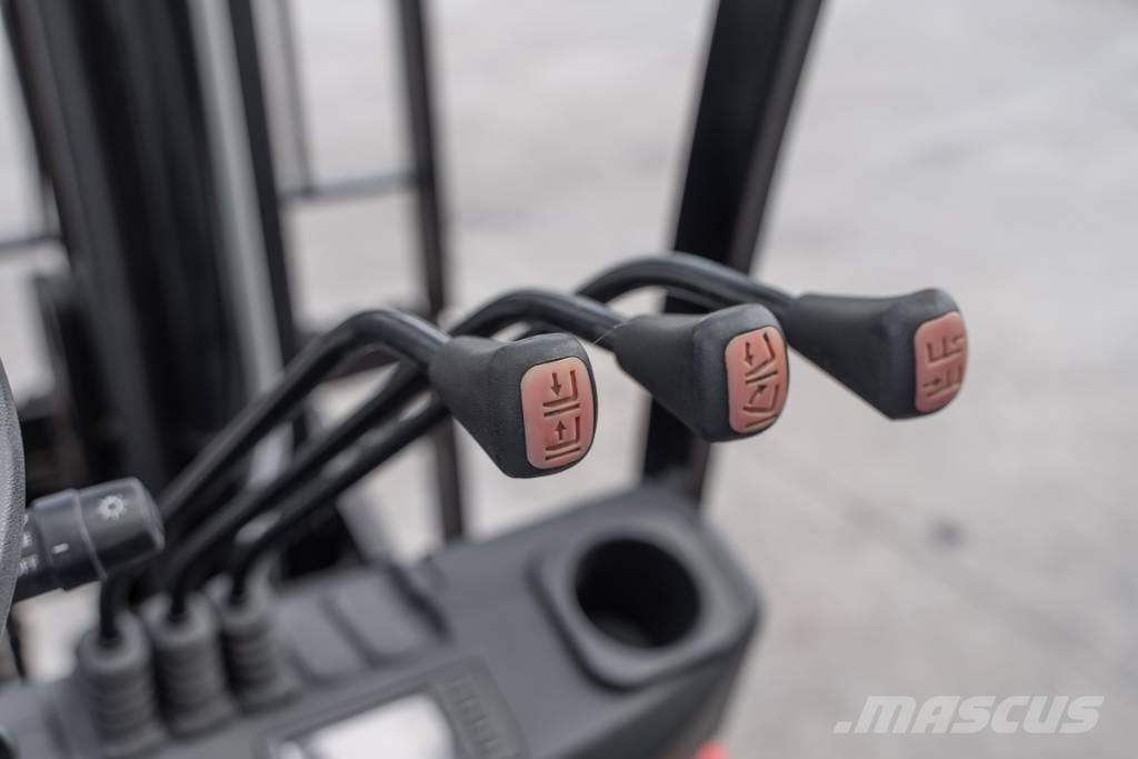 Manitou MI 30 D شاحنات الديزل