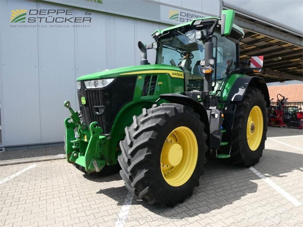 John Deere 7R 330 الجرارات