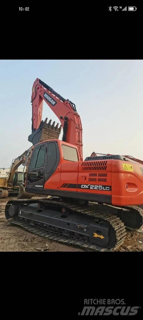 Doosan DX 220 حفارات زحافة