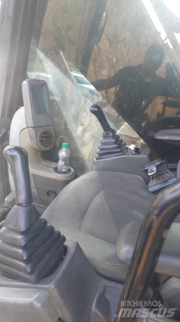 CAT 320D حفارات زحافة