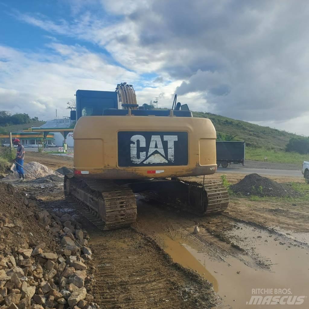 CAT 320D حفارات زحافة
