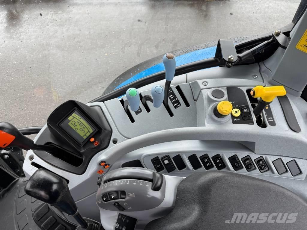 New Holland T 6040 الجرارات