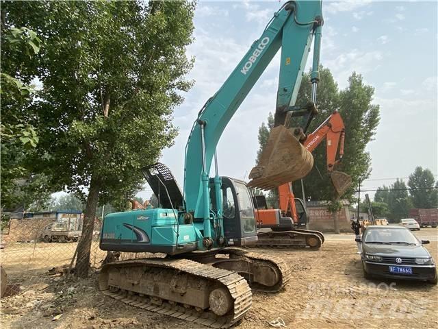 Kobelco SK200-8 حفارات زحافة