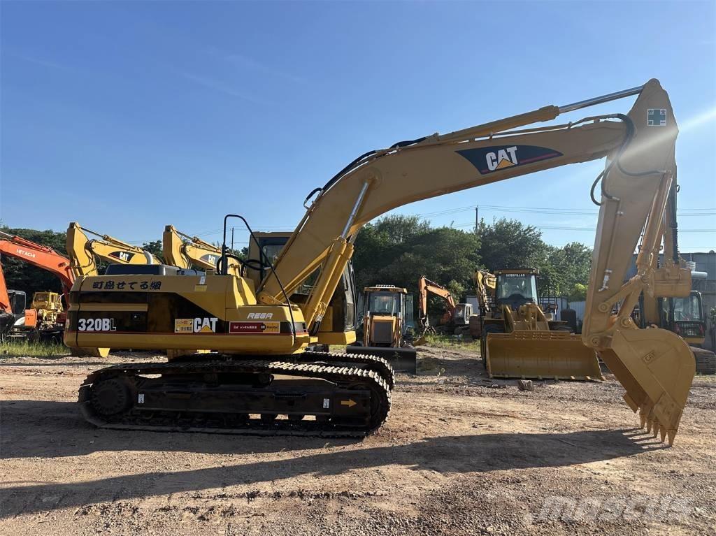CAT 320 B حفارات زحافة
