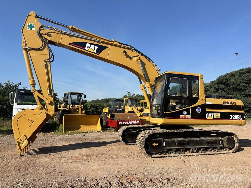 CAT 320 B حفارات زحافة