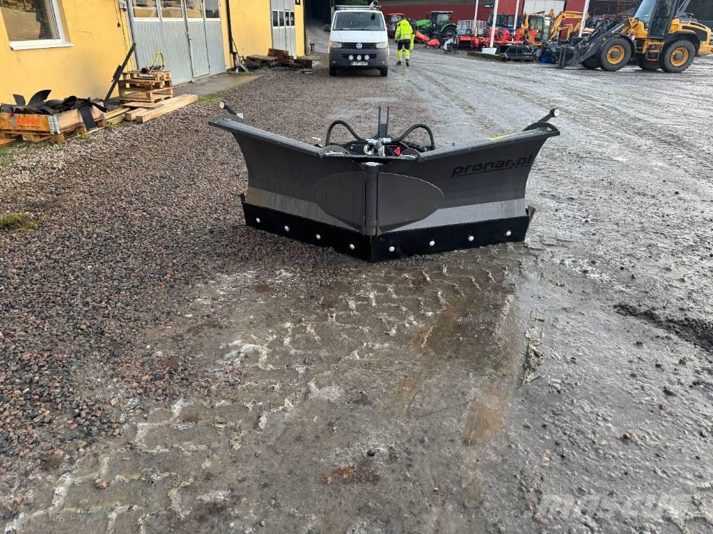 Pronar PUV 2400 M حراثات ونصول الجليد