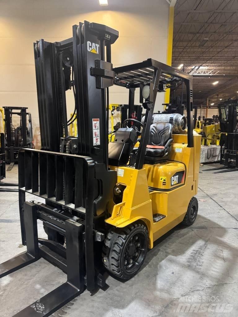 CAT GC 40 K S TR شاحنات ذات رافعات شوكية - أخرى