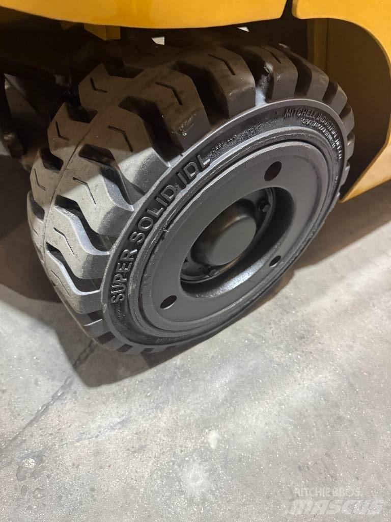 CAT GC 40 K S TR شاحنات ذات رافعات شوكية - أخرى