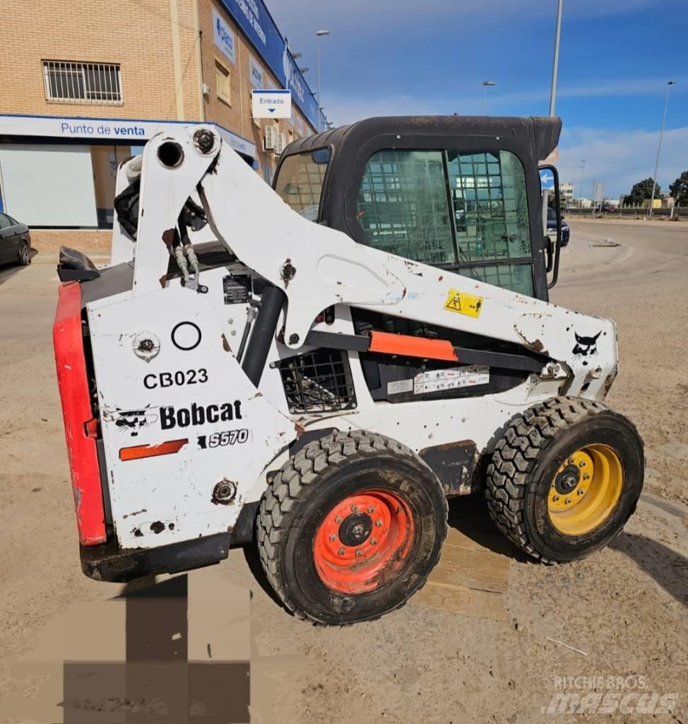 Bobcat S 570 لوادر انزلاقية التوجيه