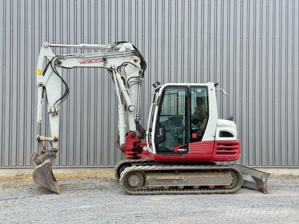 Takeuchi TB 290 حفارات وسط 7 طن - 12 طن