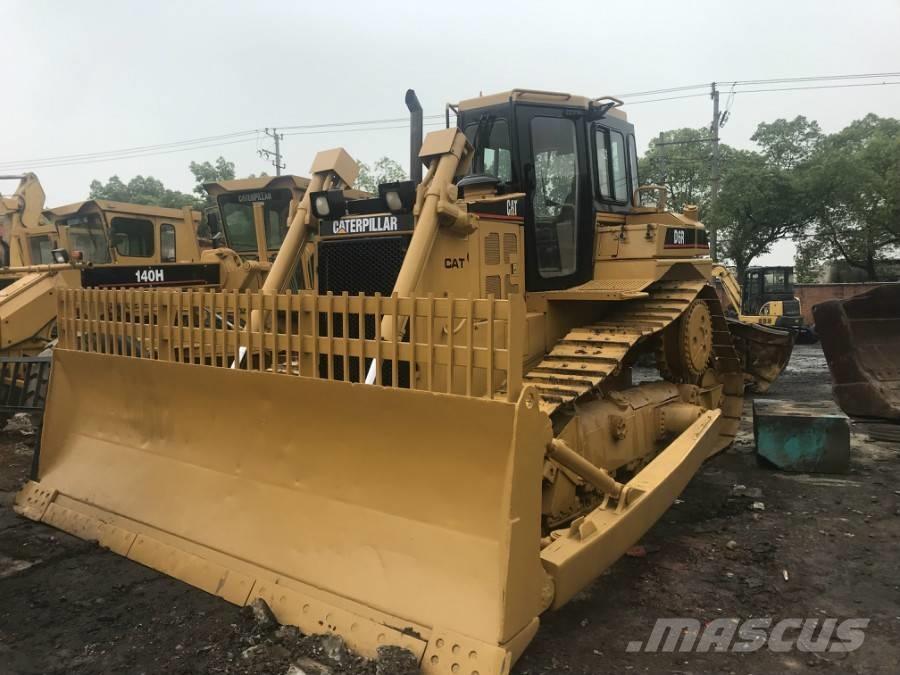 CAT D 6 R بلدوزرات مجنزرة