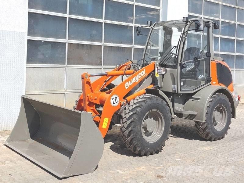 Atlas AR 400 لوادر انزلاقية التوجيه