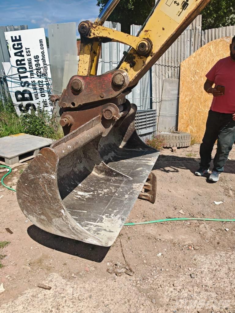 Komatsu PW 130ES-6K حفارات بعجل