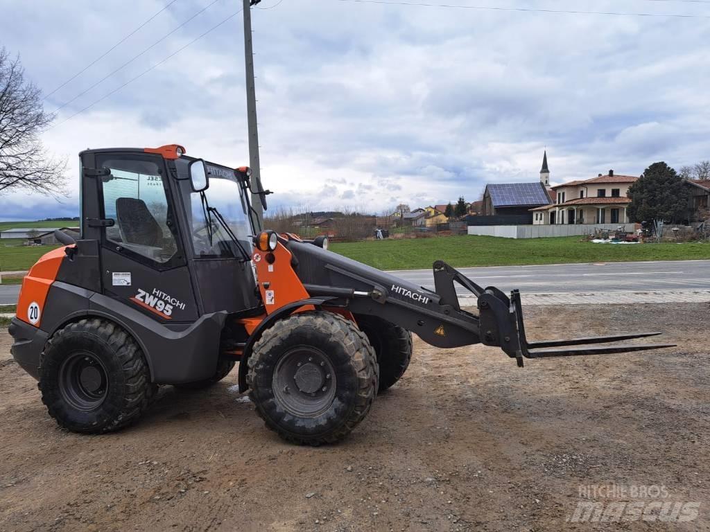 Hitachi ZW 95-6 لوادر بعجل
