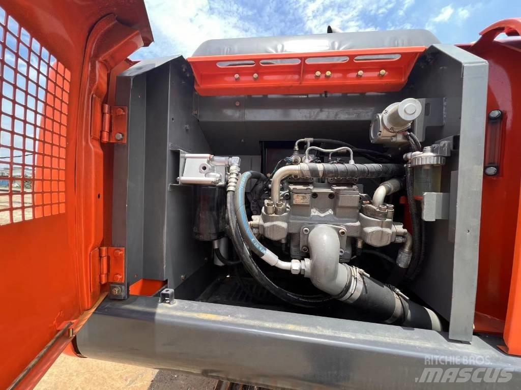 Hitachi ZX 200-6 حفارات زحافة
