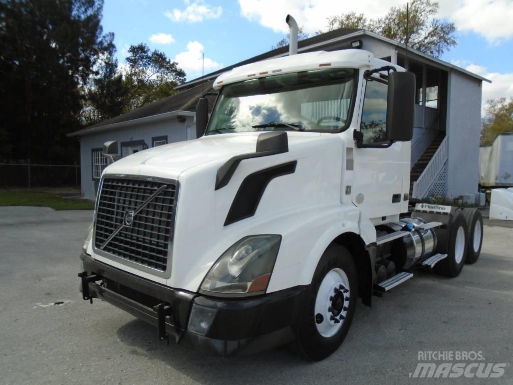 Volvo VNL 64 300 وحدات الجر