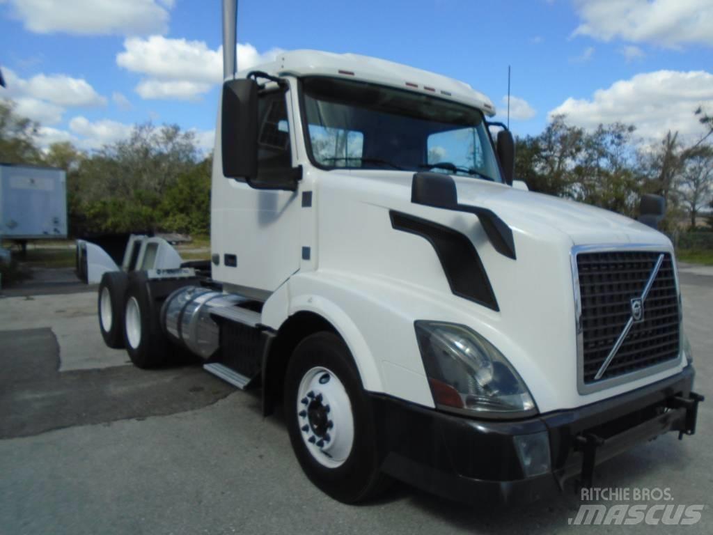 Volvo VNL 64 300 وحدات الجر