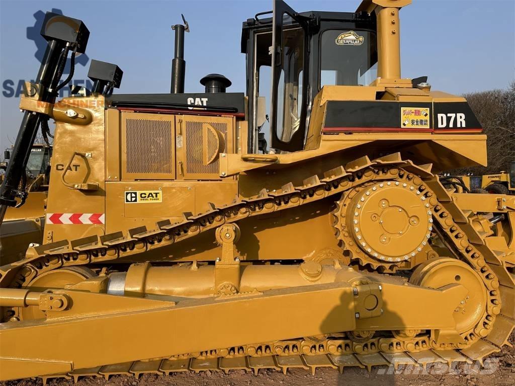CAT D7R بلدوزرات مجنزرة