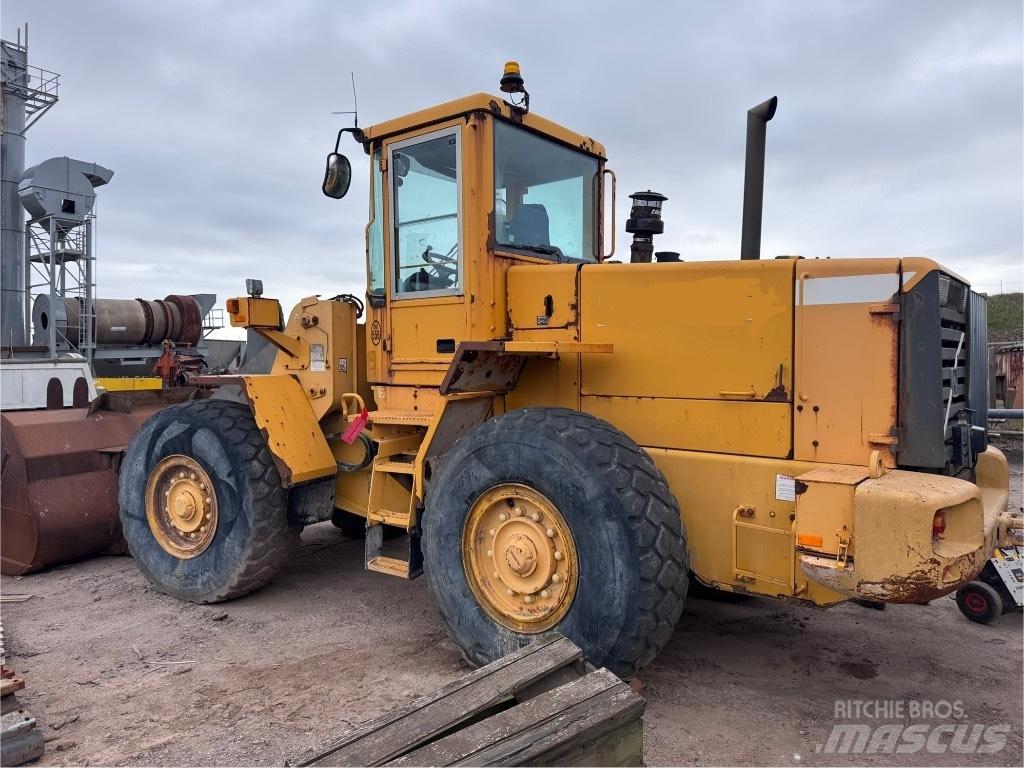 Volvo L 90 D لوادر بعجل