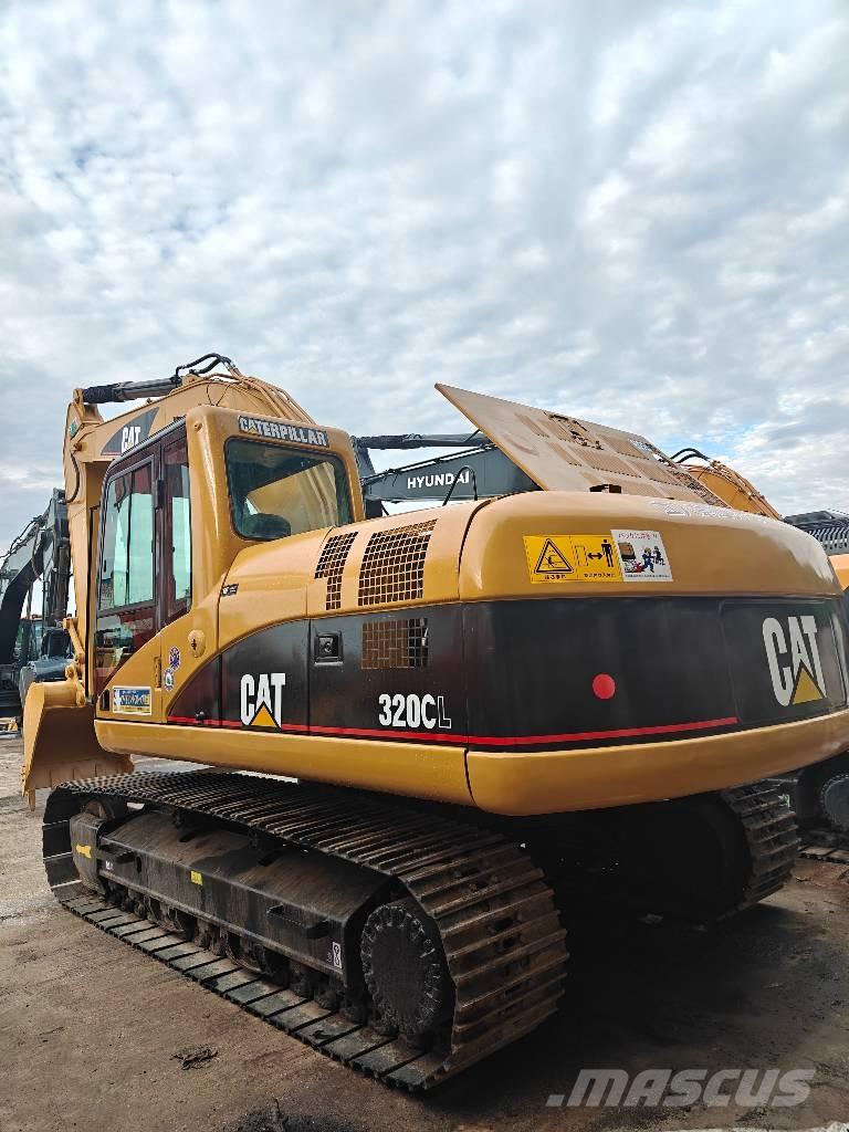 CAT 320 C حفارات زحافة