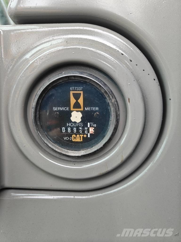 CAT 320 C حفارات زحافة