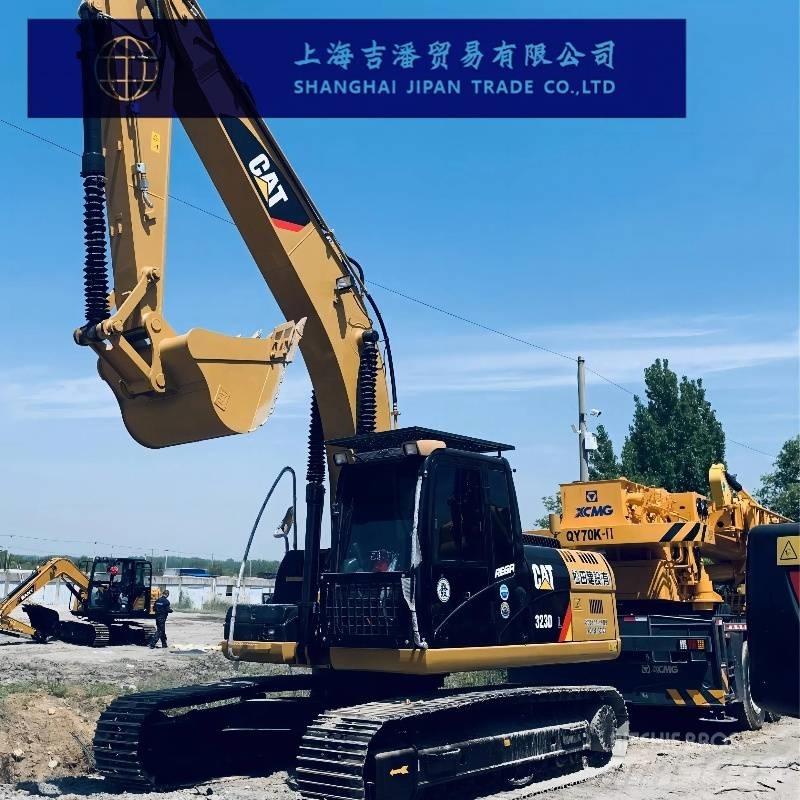 CAT 323 D حفارات زحافة