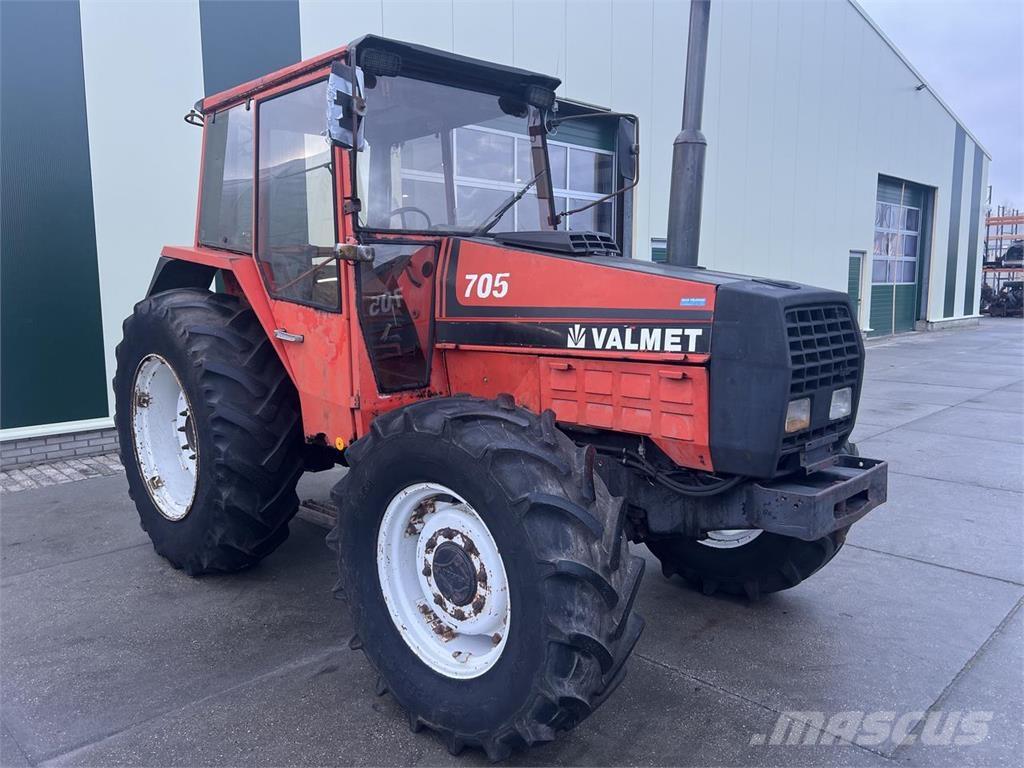 Valtra Valmet 705 الجرارات