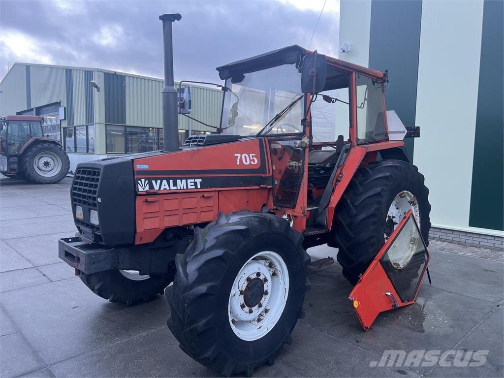Valtra Valmet 705 الجرارات