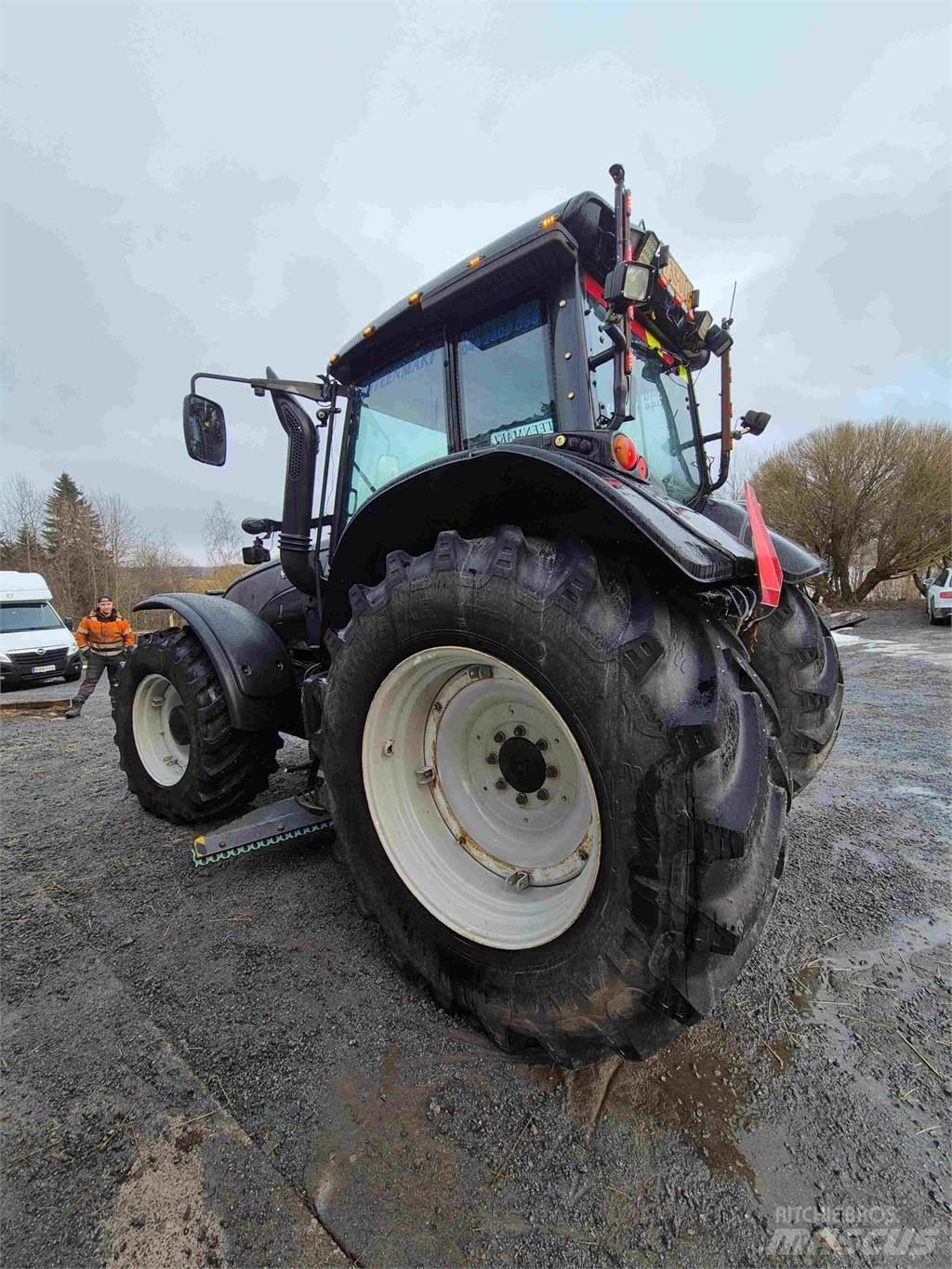 Valtra T191LS الجرارات