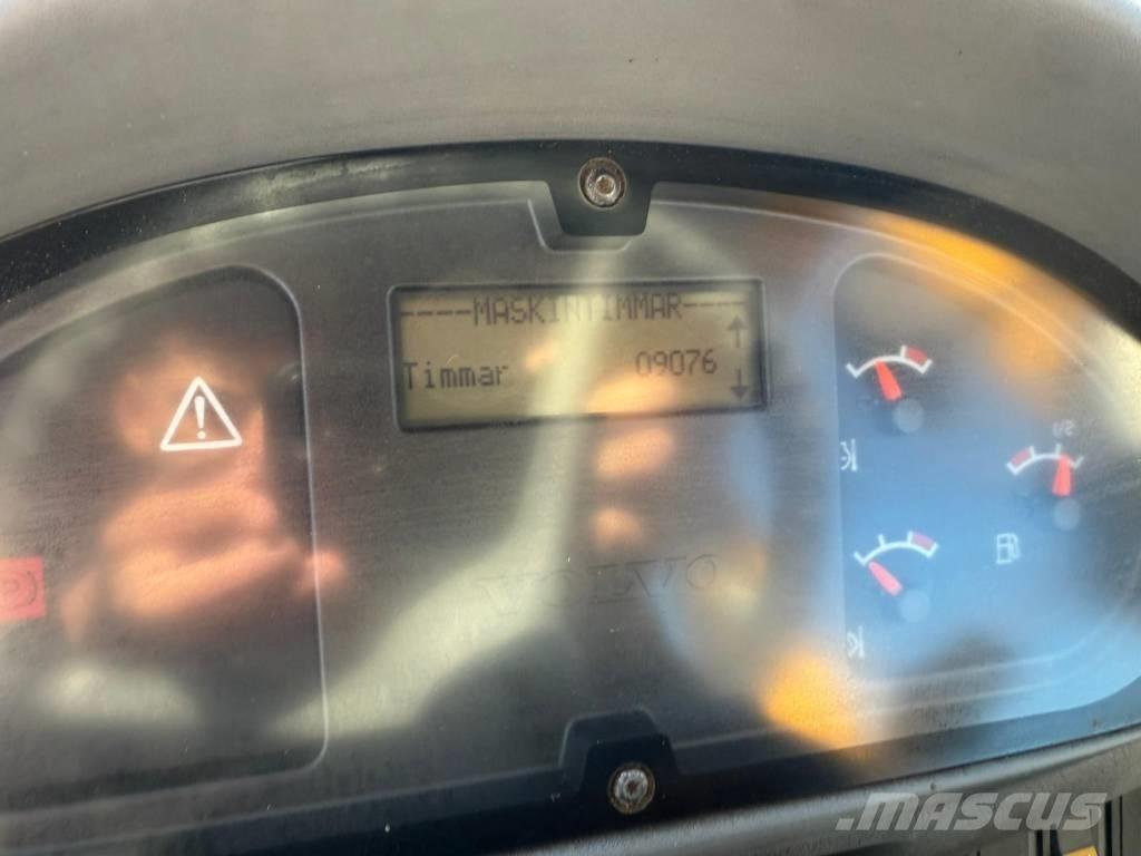 Volvo L 70 E لوادر بعجل