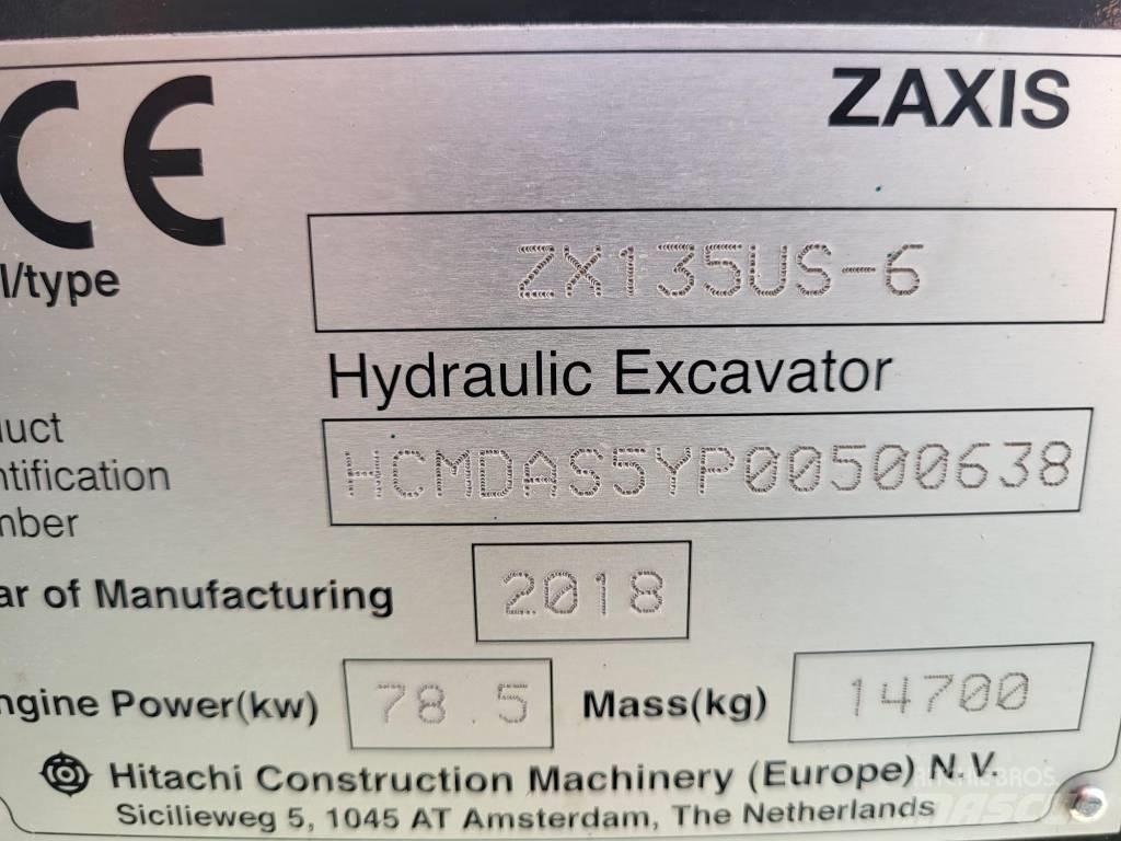 Hitachi ZX 135 US-6 حفارات زحافة