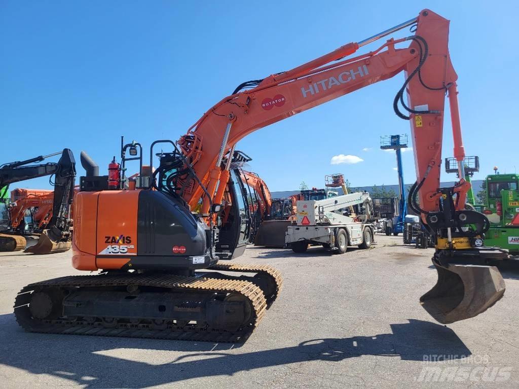 Hitachi ZX 135 US-6 حفارات زحافة
