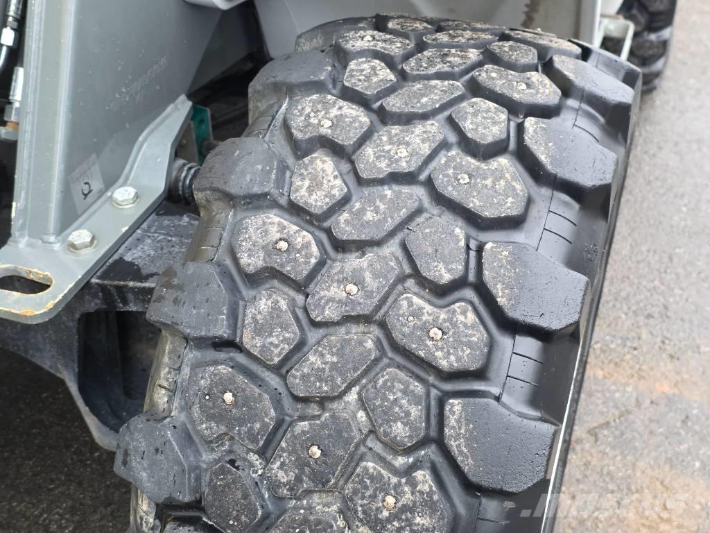 Kramer 5035 لوادر انزلاقية التوجيه