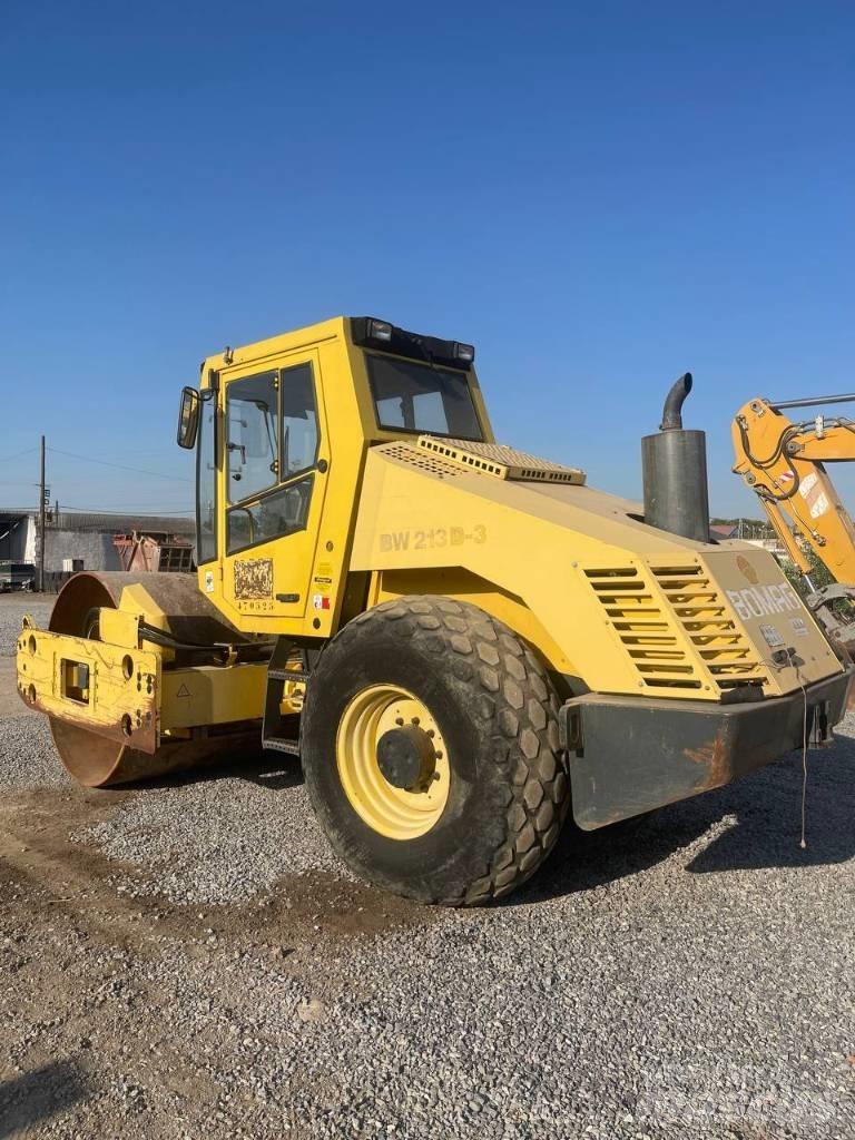 Bomag BW 213 D-3 مداحل أحادية الأسطوانة