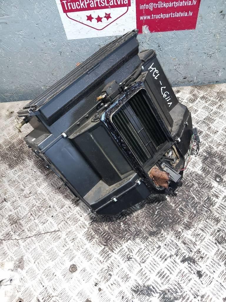 Volvo FH 12    21318095 كابينة والداخلية