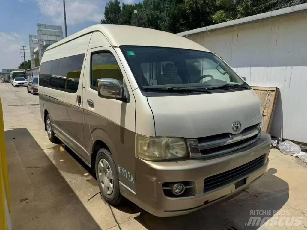 Toyota Hiace حافلة صغيرة