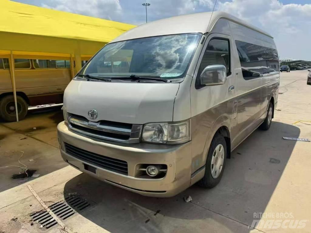 Toyota Hiace حافلة صغيرة
