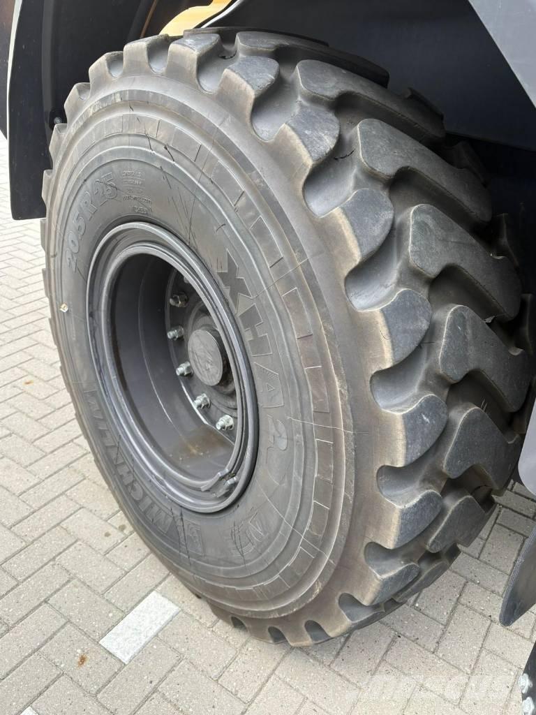 CASE 721G لوادر بعجل