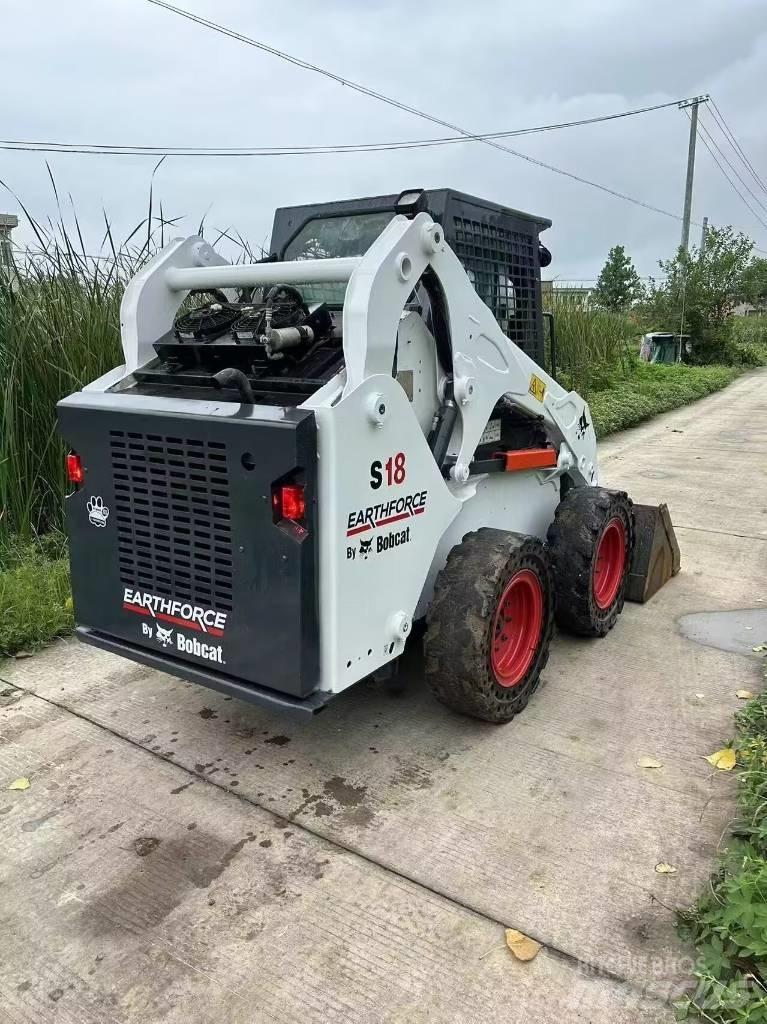 Bobcat S 18 لوادر انزلاقية التوجيه