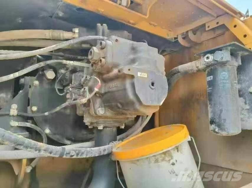 Komatsu PC 360-8 حفارات زحافة