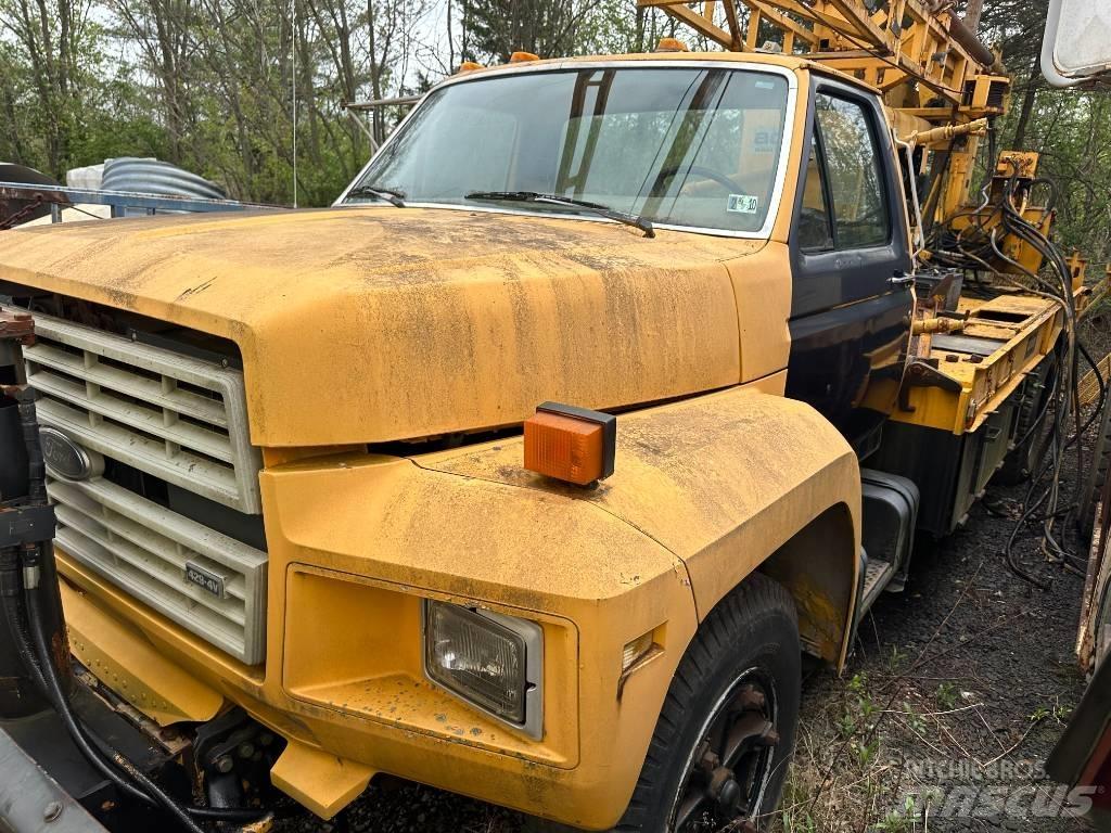 Ford F 700 شاحنات مسطحة/مفصلية الجوانب