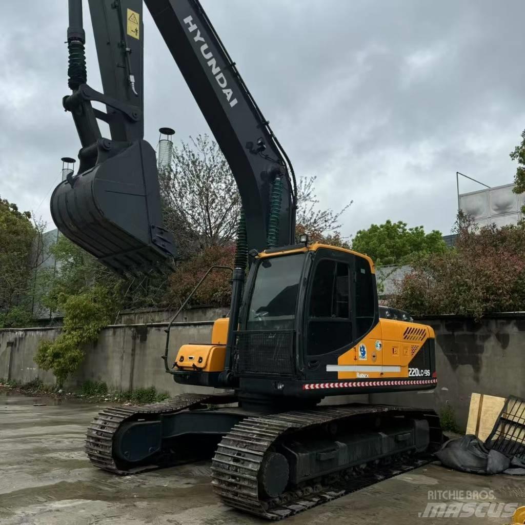Hyundai R220LC-9S حفارات زحافة