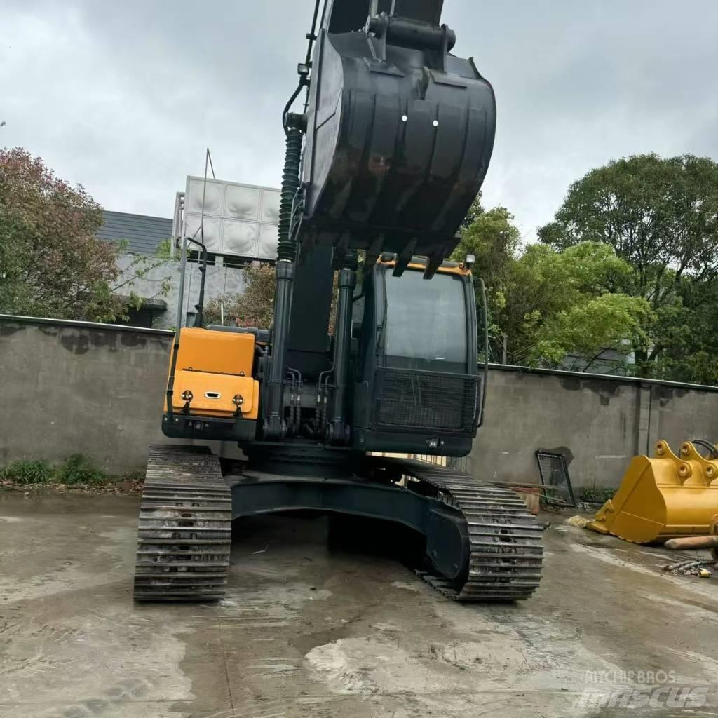 Hyundai R220LC-9S حفارات زحافة