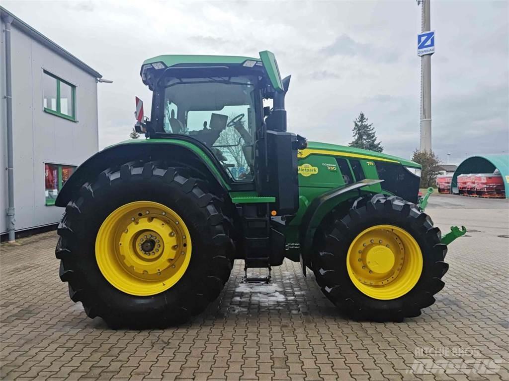 John Deere 7R 330 الجرارات