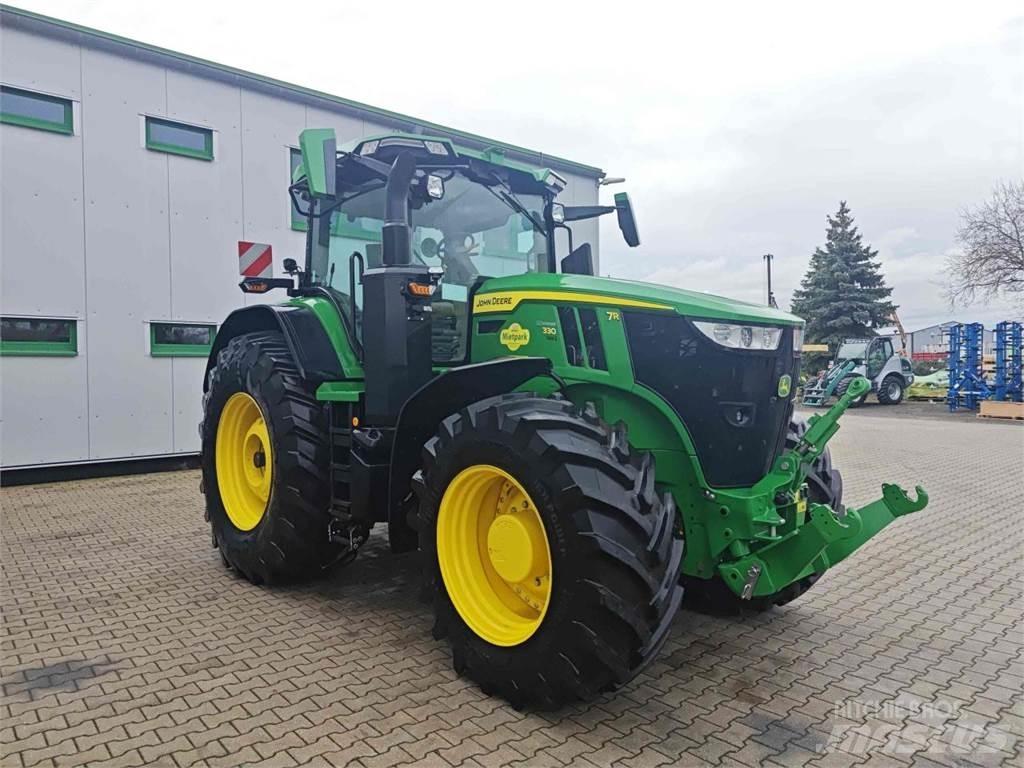 John Deere 7R 330 الجرارات